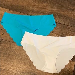 NWOT Seamless Scalloped Edge Silky Cheekies